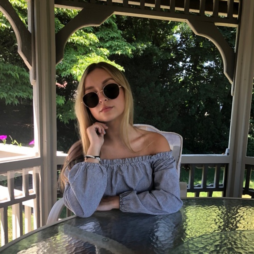 Meet your Posher, Danielle